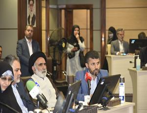 زنان عشایری بخش زیادی از تولیدات صنایع دستی و دامداری را انجام می دهند